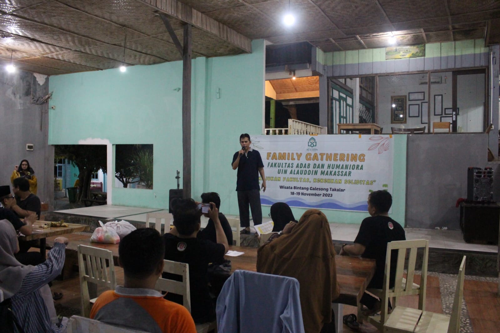 Family Gathering FAH: Majukan Fakultas, Kokohkan Soliditas di Pantai Wisata Bintang Galesong
