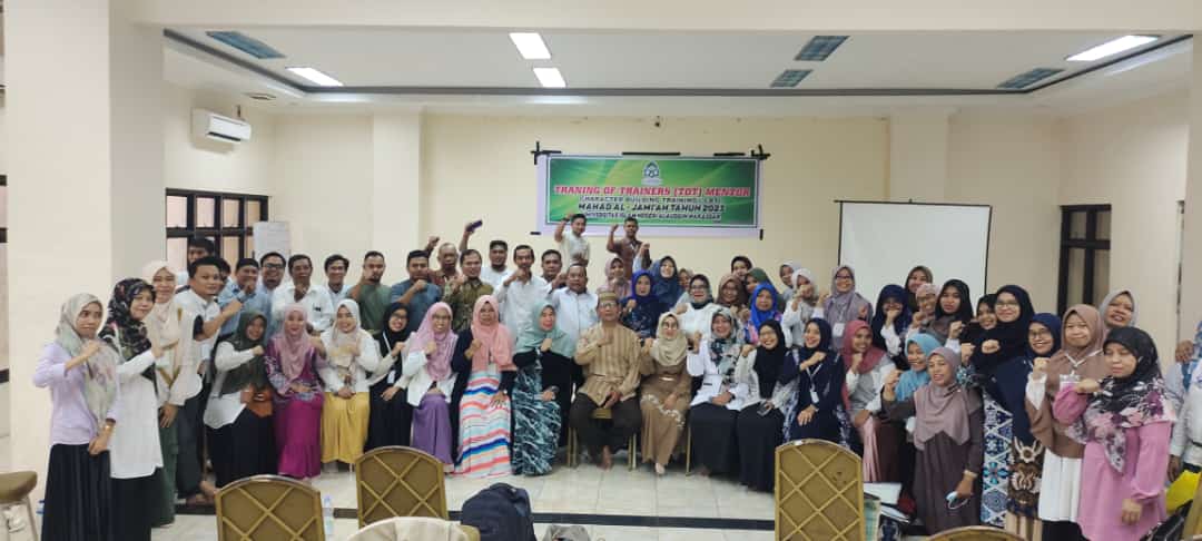 10 Dosen Fakultas Adab dan Humaniora Ikuti Pelatihan Mentor CBT