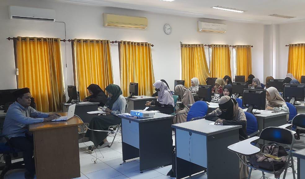 Mahasiswa Jurusan Bahasa dan Sastra Arab Mengikuti Tes TOAFL