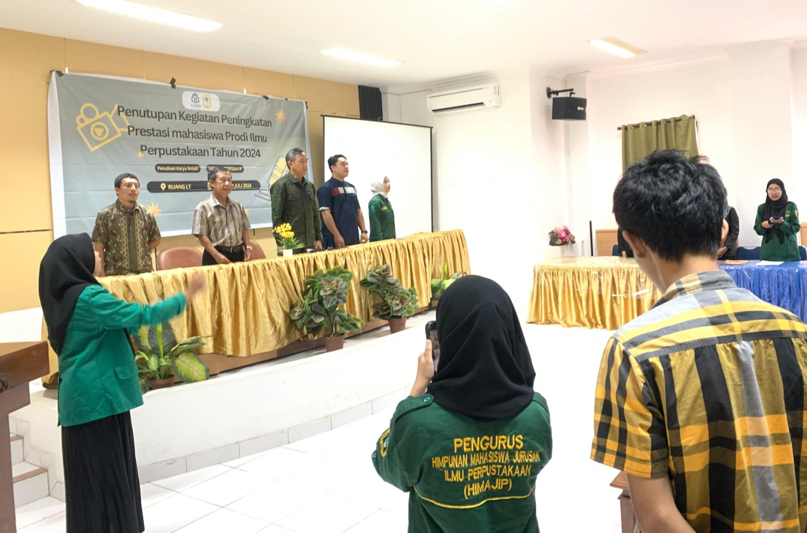 Wadek III FAH Resmi Menutup Lomba Prestasi Mahasiswa Jurusan Ilmu Perpustakaan