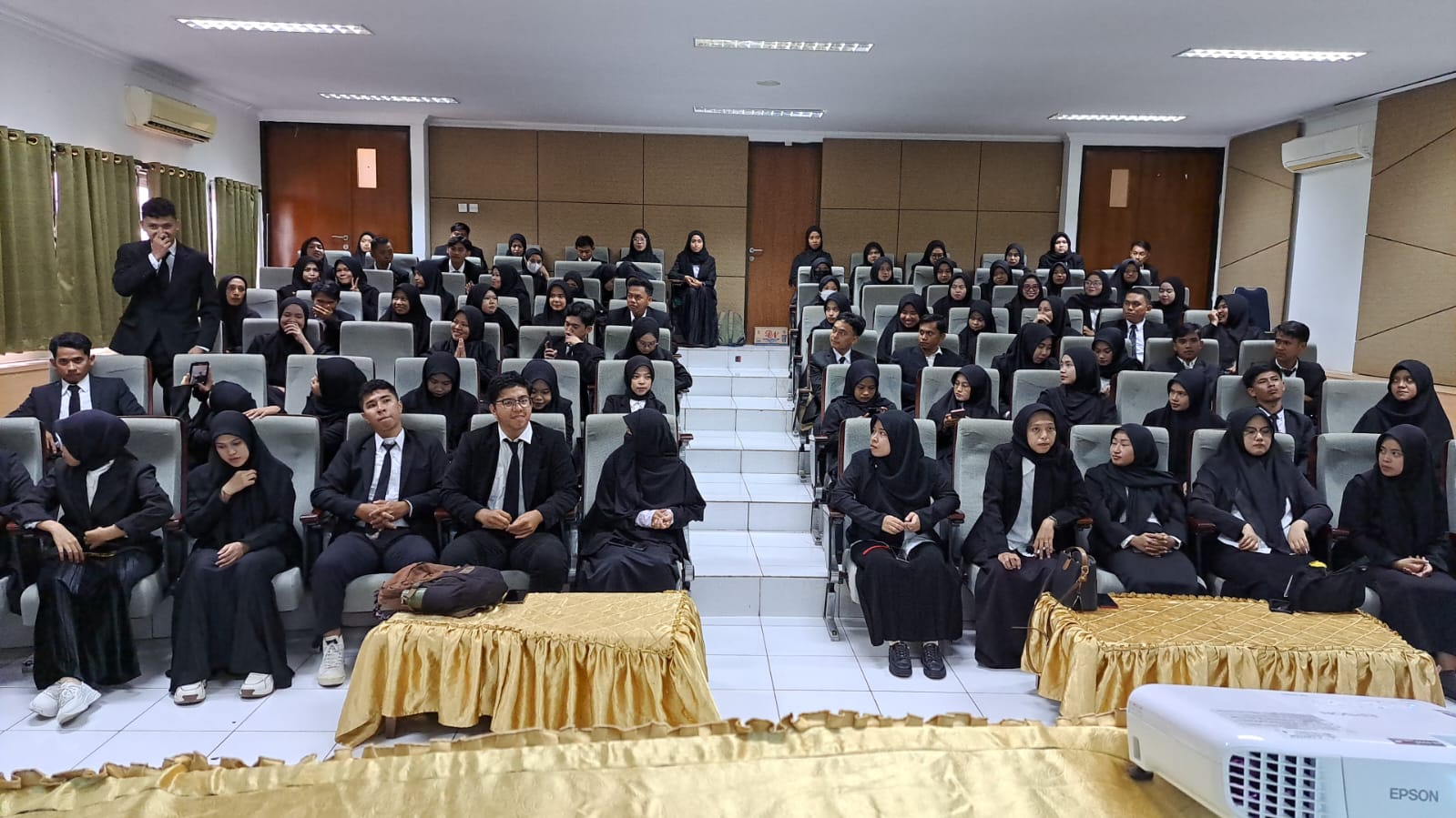 FAH Gelar Upacara Yudisium untuk 97 Mahasiswa Wisuda Angkatan 108 dan 109
