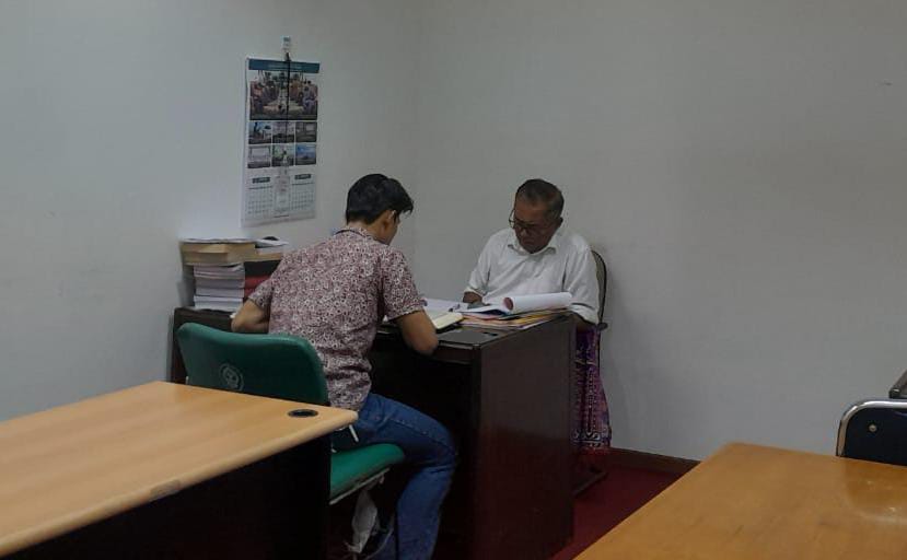Dosen BSA Uji Tes Baca Tulis Al-Qur'an untuk Calon Ketua DEMA FAH