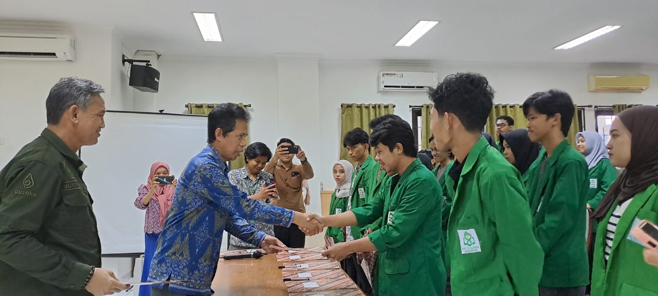 Dekan FAH Lantik Pengurus DEMA, SEMA, dan HMJ Sejajaran Periode 2025
