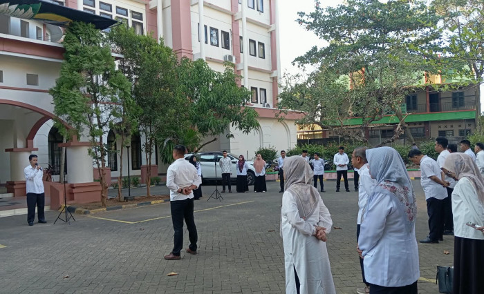 Dekan FAH UIN Alauddin Makassar Pimpin Apel Bulanan Agustus 2026, Tekankan Kesiapan Sambut Mahasiswa Baru dan Bahan Ajar