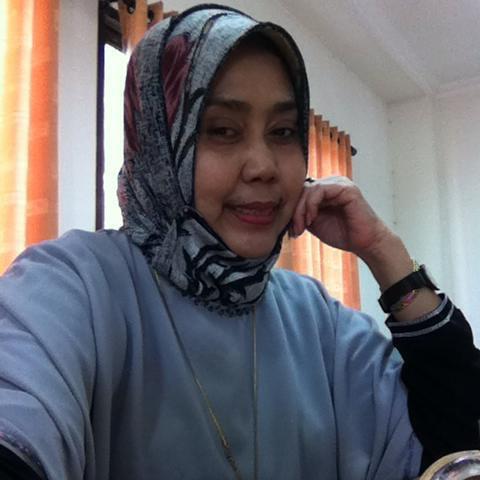  Dr. Hj. Surayah, M.Pd