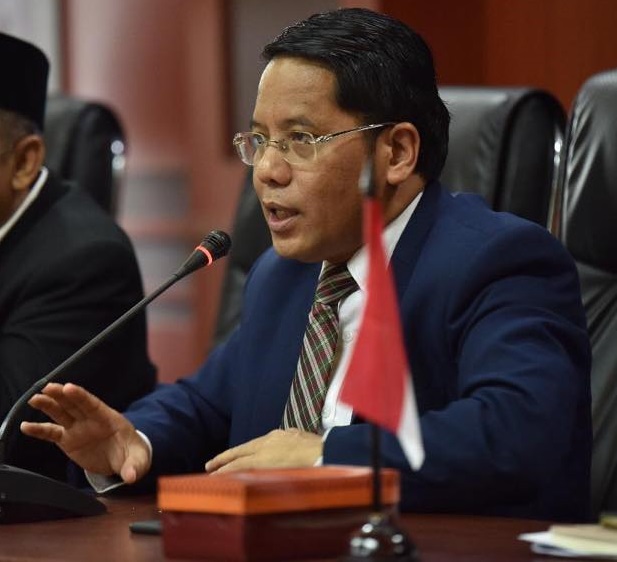 1. Prof. Dr. Phil. H. Kamaruddin Amin, MA